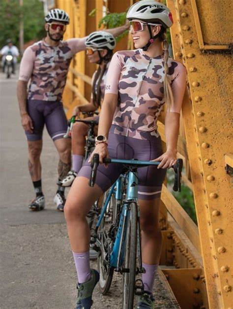Conjunto de Ciclismo com Camiseta de Manga Curta para Homens e Mulheres